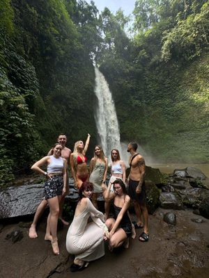 Водопад Нунг-Нунг и Баня в Джунглях. Вулкан Батур