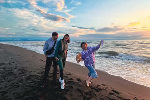 С высоких гор спускаемся к Черному морю