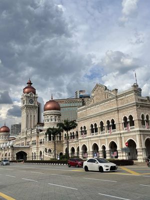 Пещеры Бату и Королевский Дворец