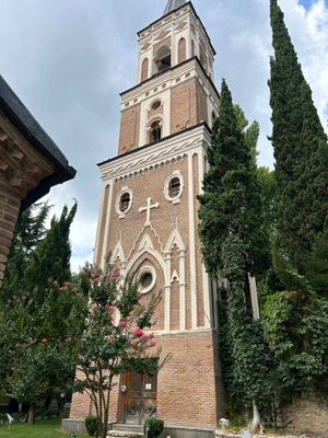 Вино, ремёсла и древние монастыри