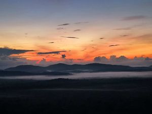 Рассвет на горе, башня Четырех религий и другое