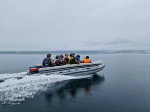 Прогулка на лодках. Белые скалы и Тихий океан