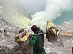 Переезд на Яву, восхождение на вулкан Иджен