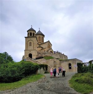 Церковь Самеба и рыбный рынок
