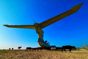 Дербент - крепость, магалы, экраноплан Лунь