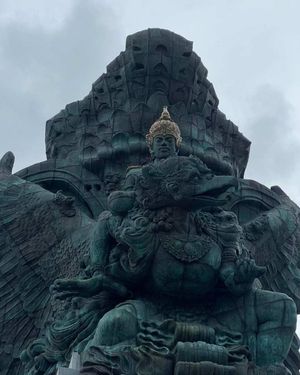 Комплекс Гаруда Вишну, пляж Дримленд, храм Улувату