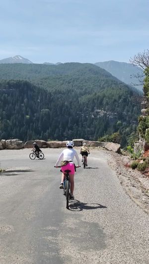 Деревня Дели Сарныч. Каменные люди