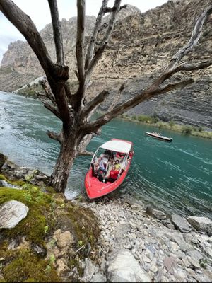 Сулакский каньон, катера, бархан Сарыкум