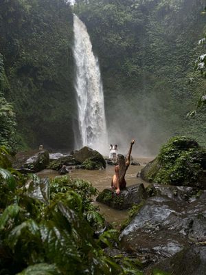 Водопад Нунг-Нунг и Баня в Джунглях. Вулкан Батур