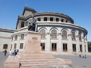 Тур по Еревану - Гарни - Симфония камней - Гегард