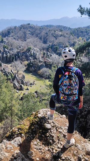 Деревня Дели Сарныч. Каменные люди