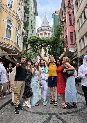 День прилета, знакомство с группой