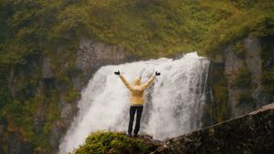 Восхождение на вулкан Горелый и водопад Спокойный