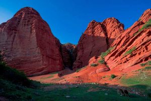 Ущелье Джеты Огуз, город Каракол и ущелье Алтын-Ар