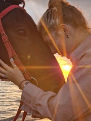 Рассвет верхом на лошадях. Дербент