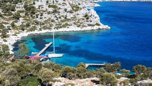 Четверг. Бухта Бозуккале