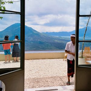 Дельфины, балийские вулканы и лучший водопад