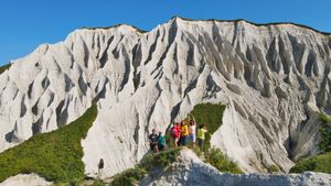 Белые скалы