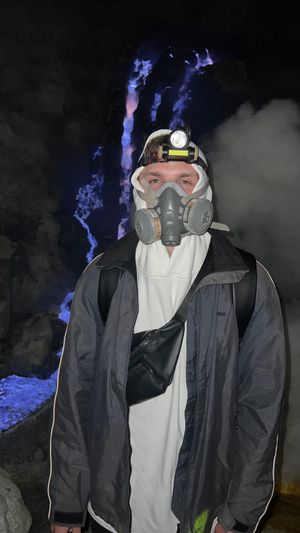 Вулкан Иджен - Земной Космос