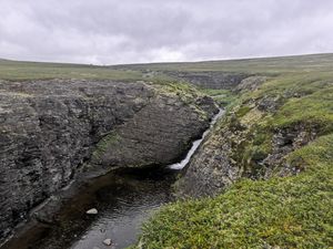 Водопад и каньон полуострова Средний
