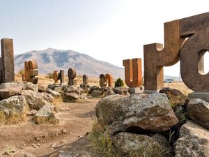 Памятник Армянскому Алфавиту, Сагмосаванк, Касахск