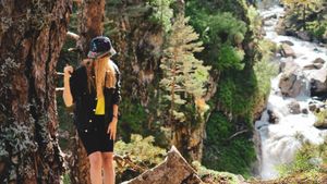 Вдоль хребта