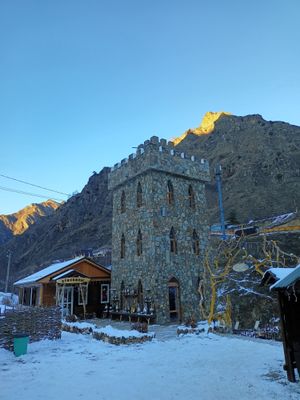 Ледяные водопады, горные ущелья и лошадки