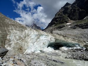 Трек к базовому лагерю Ушбы