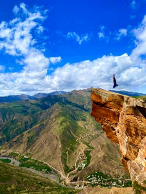 История, ущелья, башни и закат