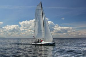 Парусные выходные на Рыбинском море с проживанием в глэмпинге