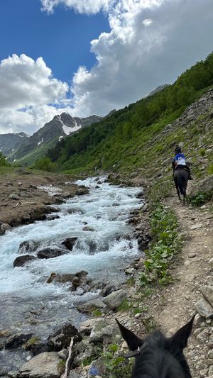 Активный конный тур к Изумрудным озёрам в Архызе с рафтингом
