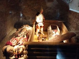 Мумия Алтайской Принцессы. Памятник Шукшину