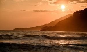 Трекинг по диким бухтам