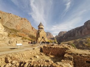 Хор-Вирап, Нораванк, Ин Арени