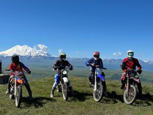 Домбай Мото