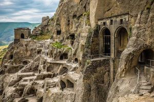 Масштаб и тайна пещерного города Вардзия