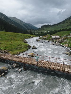 Город Каракол и ущелье Джети Огуз
