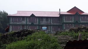 Trek to Ghorapani (2,850m / 9,351 ft)