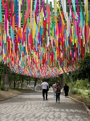 Столица республики, буддийские храмы, аэропорт