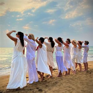 Прибытие, размещение, знакомство