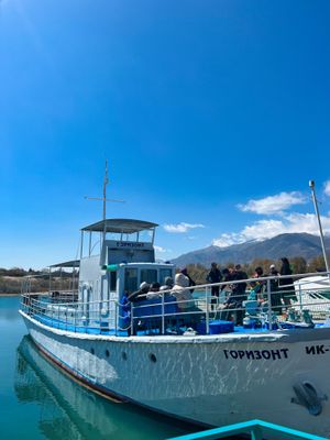 На яхте по Иссык-Куль, петроглифы, центр Рух Ордо