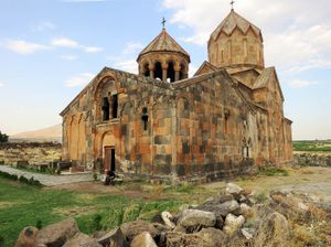 Сахмосаванк, Ованаванк, Алея букв, Винный завод