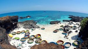 Рынок и обед в гостях, велики, горы и снова Хойан