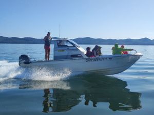 Бухта и остров Петрова