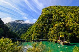 Рача - грузинская Швейцария. Озеро, горы и вино
