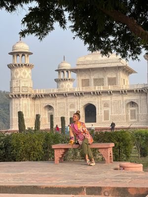 Delhi - Agra (230 kms):