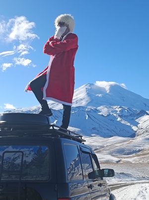 Ледяные водопады, горные ущелья и лошадки