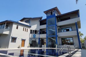 Прибытие, размещение, знакомство