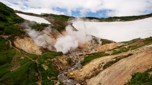 Дачные термальные источники, водопад Снежный барс