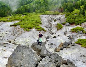 Вулкан Менделеева: треккинг по фумарольному полю